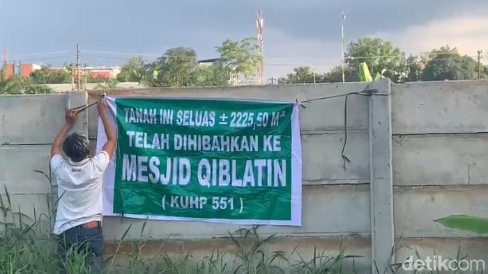 Tanah yang dihibahkan untuk bangun masjid dipasangi tembok