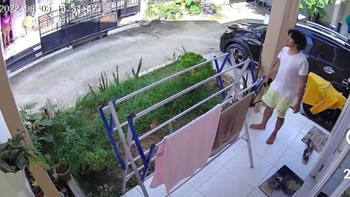 Tangkapan layar video cekcok tetangga di Samarinda, Kaltim.
