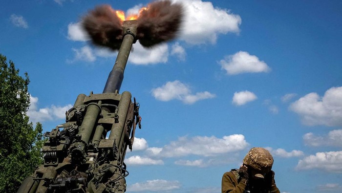Ukraina telah menerima bantuan meriam Howitzer M777 dari Amerika Serikat. Saat ini meriam itu sudah digunakan untuk melawan Rusia.