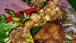 Ayam Goreng hingga Sate Usus Ini Enak Disantap Bareng Sambal Setan