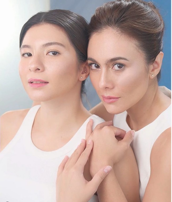 Berfoto bersebelahan seperti ini, wajah Wulan Guritno dan Shalom terlihat begitu mirip. Alih-alih terlihat seperti ibu dan anak, keduanya justru tampak seperti kakak dan adik. Foto: Instagram/@wulanguritno