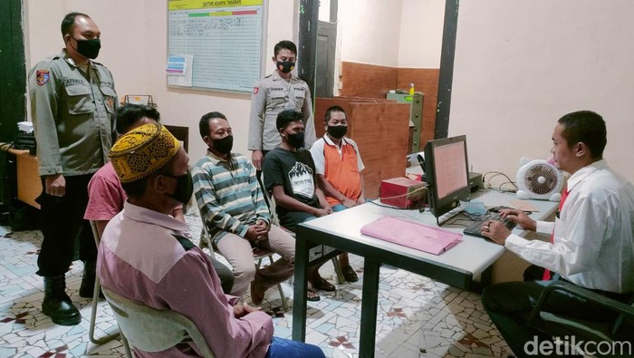 5 orang pelaku perusakan rumah dan penganiayaan warga yang diisukan santet