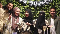 Hubungan Adiba Khanza dan Egy Maulana Vikri sudah berjalan selama 4 tahun. Meski malu-malu, hubungan keduanya sudah diketahui keluarga masing-masing. Foto: dok. Instagram Adiba Khanza (by Pillion)
