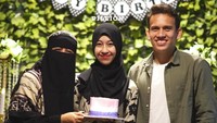 Pada momen perayaan ulang tahunnya hadir juga sosok Egy Maulana Vikri. Momen itu terlihat dalam foto Adiba dan Umi Pipik. Foto: dok. Instagram Adiba Khanza (by Pillion)