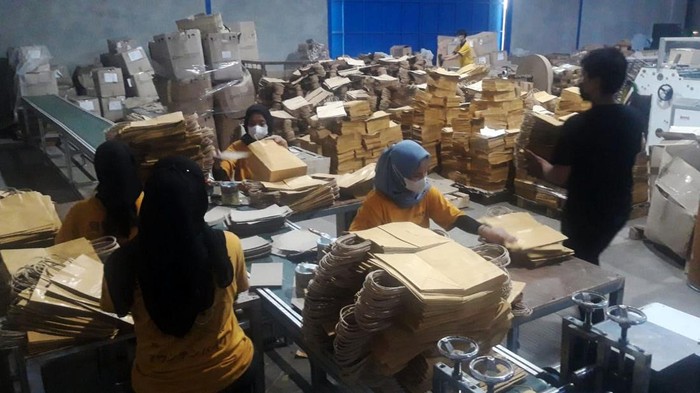 PT Alkindo Naratama Tbk  yang bergerak pada bisnis kemasan kertas coklat dan bahan kimia konsisten lakukan inovasi produk ramah lingkungan.