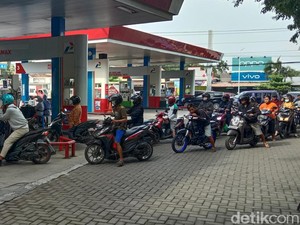 Antrean Pertalite Mengular di Sejumlah SPBU Kudus
