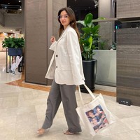 Ini semua kolaborasi antara India dan Korea. Ada banyak pertukaran antara India dan Korea dalam hal konsumsi. Kita suka KDrama dan KPop dan mereka juga suka film dan kebudayaan kita, katanya.Foto: Instagram @anushkasen0408