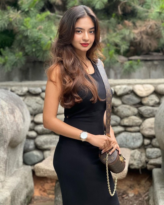 Anushka Sen adalah artis cantik asal India. Ia sudah cukup banyak bermain dalam serial dan film, seperti Baalveer dan Jhansi Ki Rani. Laporan terbaru menyebutkan jika aktris dan model itu akan bermain drama Korea.Foto: Instagram @anushkasen0408