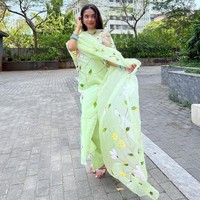 Dalam sejumlah postingan, Anushka menulis Hello Korea. Ia juga menyertakan tanda pagar #AsiaLab yang menjadi petunjuk penggemar bahwa wanita 19 tahun itu berpartisipasi dalam sebuah proyek di sana. Foto: Instagram @anushkasen0408