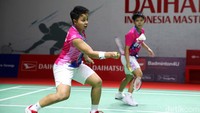 Apriyani/Fadia memulai gim pertama dengan oke.