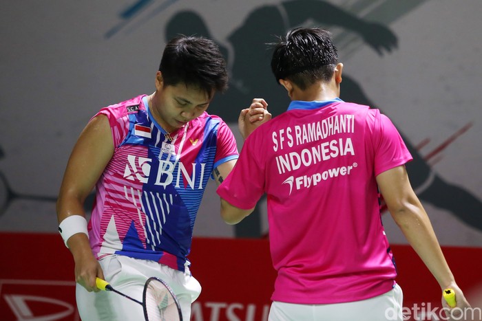 Apriyani Rahayu/Siti Fadia Silva Ramadhanti memastikan diri ke 8 besar Indonesia Masters 2022. Apriyani/Fadia lolos setelah mengalahkan ganda Malaysia, Vivian Hoo/Lim Chiew Sien di Istora Senayan, Jakarta, Kamis (9/6/2022).