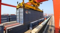 Kereta peti kemas bakal melaju dari sisi timur China hingga ke sisi barat, melintasi perbatasan Kazakhstan. Jarak yang harus ditempuh lebih dari 4.000 km. Sebagai bayangan, panjang rel kereta api Jakarta-Banyuwangi lebih dari 1.000 km