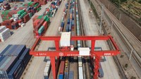 Kereta barang China-Eropa ini sarat dengan suku cadang mobil. Kereta meninggalkan Pangkalan Kerjasama Logistik China-Kazakhstan di Lianyungang, Jiangsu, China timur, Rabu, 8 Juni 2022.