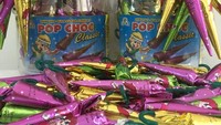 Sering disebut sebagai permen payung atau cokelat payung. Jajanan ini 11-12 dengan cokelat koin emas yang digemari anak-anak. Foto: Site Shop/Visual