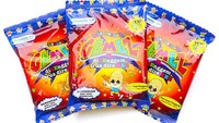 Mirip seperti Chuba. Mie Gemez mampu mempertahankan popularitasnya hingga masa kini. Rasa snack mie kering ini enak dan gurih. Foto: Site Shop/Visual
