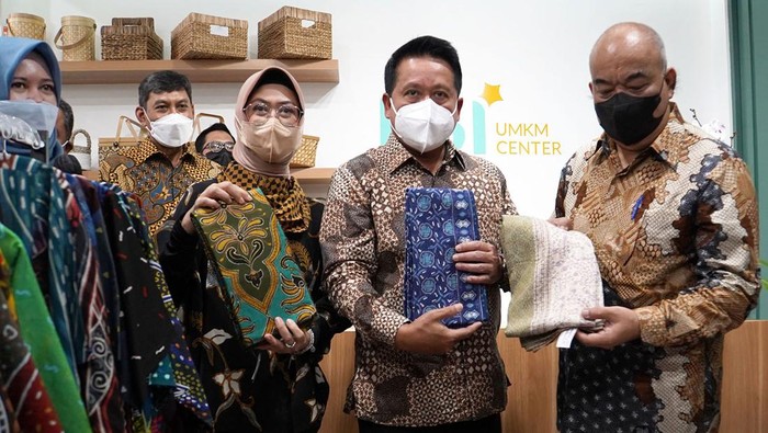 PT Bank Syariah Indonesia Tbk telah meresmikan UMKM Center di Yogyakarta. Hal itu dilakukan untuk membantu pemasaran produk-produk UMKM.