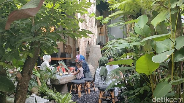 CoreGarden, kafe baru bernuansa hutan yang instagramable di Garut.