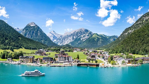 Austria menjadi juara di mana memiliki tempat-tempat pemandian terbersih. Negara ini memang dikenal dengan banyak danaunya yang indah. Salah satu perairan cantiknya adalah Alpen Achensee di Tyrol. (CNN) Austria menjadi juara di mana memiliki tempat-tempat pemandian terbersih. Negara ini memang dikenal dengan banyak danaunya yang indah. Salah satu perairan cantiknya adalah Alpen Achensee di Tyrol. (CNN)