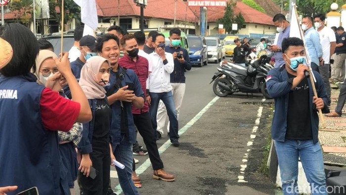 Demo mahasiswa di Kantor Kejari Sukabumi.