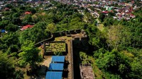 Pada masa kejayaan pemerintahan Kesultanan Buton, keberadan Benteng Wolio memberikan pengaruh besar terhadap eksistensi kerajaan. Dalam kurun waktu lebih dari empat abad, Kesultanan Buton bisa bertahan dan terhindar dari ancaman musuh. Benteng Wolio sendiri memiliki 12 pintu gerbang yang disebut Lawa dan 16 emplasemen meriam yang mereka sebut Badili, 4 boka-boka (bastion berbentuk bulat), batu tondo (tembok keliling), parit, dan alat persenjataan. Karena letaknya pada puncak bukit yang cukup tinggi dengan lereng yang cukup terjal memungkinkan tempat ini sebagai tempat pertahanan terbaik pada zamannya.