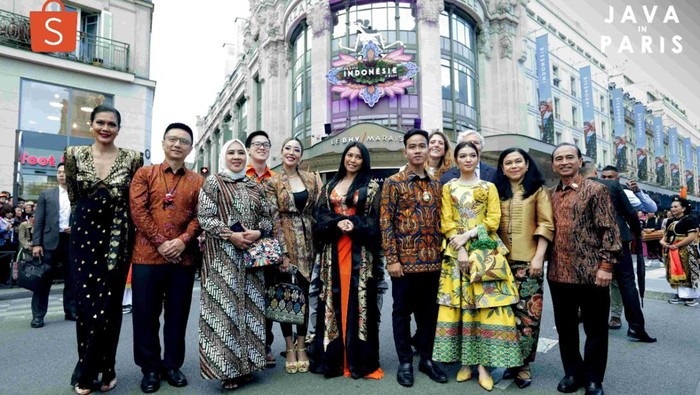 Gaya Selvi Ananda di Paris