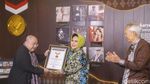 Hetty Koes Endang Semringah Raih Rekor MURI