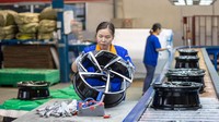 Saat ini, hampir semua produsen velg menggunakan proses casting menggunakan material alumunium.
