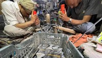 Jambiya paling mahal adalah Sayfani – dibuat menggunakan cula badak yang sekarang dilarang – dengan harga yang bisa mencapai ratusan ribu dolar. 