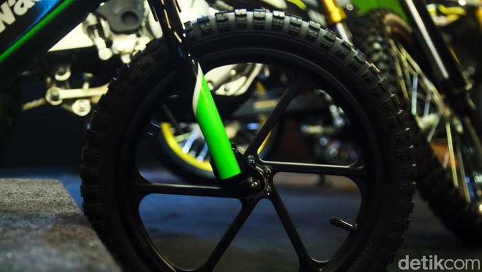 PT Kawasaki Motor Indonesia (KMI) juga memperkenalkan Elektrode, yaitu sepeda listrik untuk anak-anak. Penasaran?