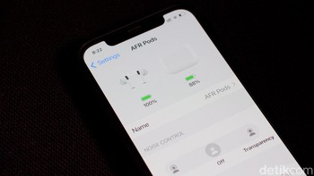 Mengecek baterai AirPods kini ada di Settings. Foto: Adi Fida Rahman/detikINET