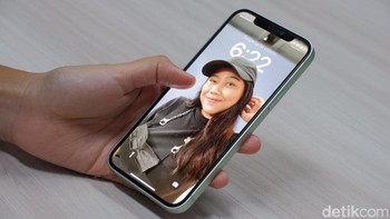 Membuat foto pribadi lebih apik di lock screen. Foto: Adi Fida Rahman/detikINET