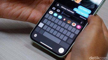Beralih antara dictation dan keyboard kini lebih mudah. Foto: Adi Fida Rahman/detikINET