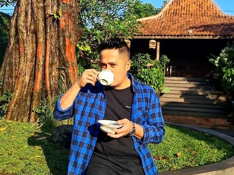 Potret Kuliner Seru Irfan Hakim, Makan Keripik Pedas hingga BBQ