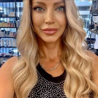 Jocelyn disebut sebagai buronan yang sedang dicari dengan surat perintah luar biasa. Berita mengenai pencariannya menyita perhatian publik karena penampilan wanita asal Australia itu yang menawan. Foto: Facebook