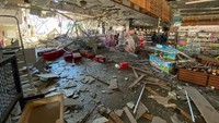 Pusat perbelanjaan yang ada di wilayah Kharkiv itu menjadi salah satu area publik yang menjadi sasaran serangan rudal di tengah perang antara Rusia dan Ukraina.