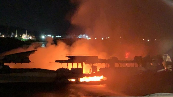 Kapal Dumai Line 5 terbakar di Batam