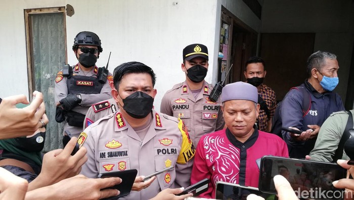Kapolresta Solo Kombes Ade Safri Simanjuntak memberikan keterangan, Kamis (9/6/2022).