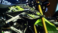 Model terbaru ini memiliki tampilan khas low down seat. Motor mengusung warna lime green khas Kawasaki.