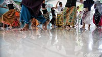 Pelatihan tari ini diinisiasi oleh Suku Dinas Kebudayaan Jakarta Pusat.
