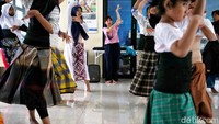 Kegiatan ini dalam rangka memperkenalkan kebudayaan daerah kepada anak-anak sejak dini.