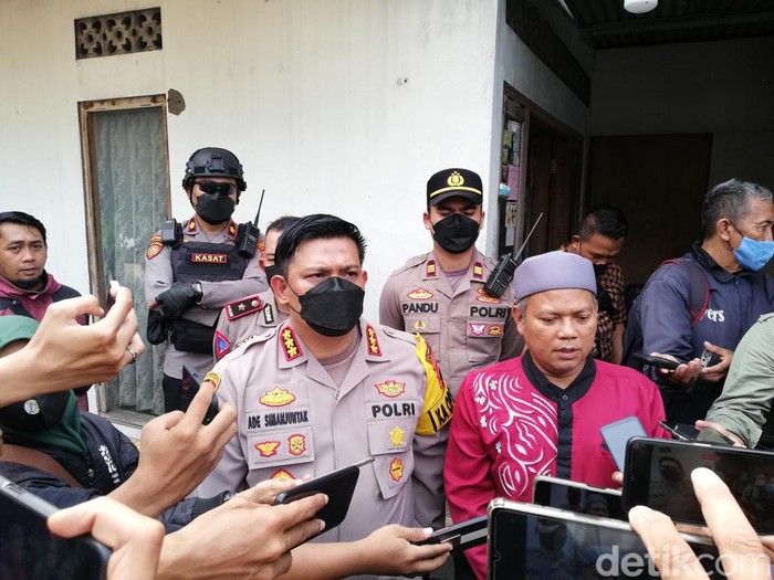 Ketua RW 9, Karangasem, Laweyan, Solo, Anung Sapto Hartono, memberikan keterangan kepada wartawan, Kamis (9/6/2022).