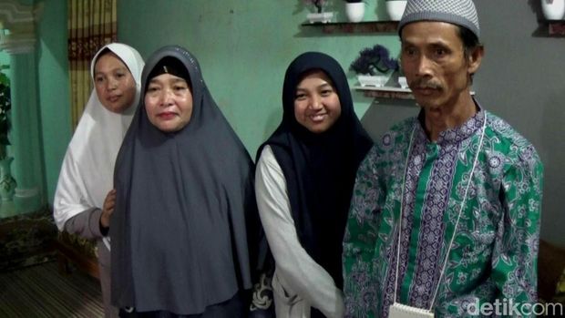 Kuli panggul Pasar Banjarnegara, Darmin (59) akhirnya bisa pergi haji tahun ini