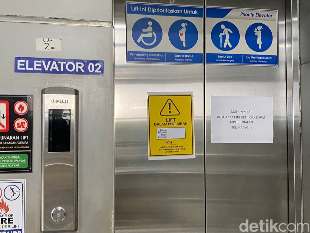 Lift di Stasiun Cakung mati, 9 Juni 2022. (Annisa Rizky Fadhila/detikcom)