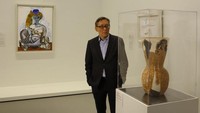 Dia jenius membuat patung, grafis, keramik sampai tata panggung.  Foto: Getty Images for NGV/Kim Landy