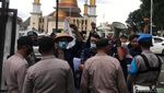 Mahasiswa Unjukrasa di Kejari Sukabumi, Tuntut Apa Sih?