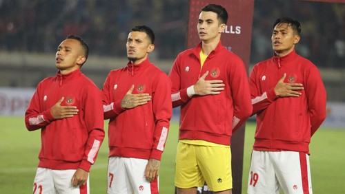 Nadeo Argawinata dan Irfan Jaya saat membela Timnas Indonesia menghadapi Kuwait