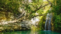 Siprus menempati peringkat kelima dengan presentase 93,3%. Salah satu pemandiannya adalah air terjun adonis dengan airnya yang jernih. (iStock)