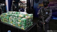 Badan Narkotika Nasional memusnahkan barang bukti narkotika jenis sabu sebesar 308,4 kilogram sabu.