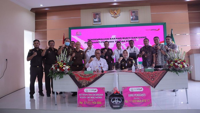 Penyerahan uang pengganti terpidana korupsi kredit fiktif