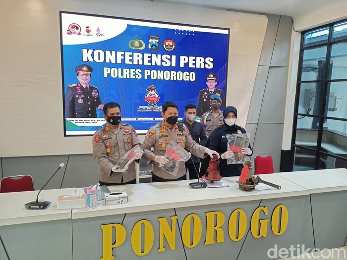 Polisi membeberkan barang bukti pencurian